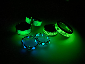 Glowing jewelry