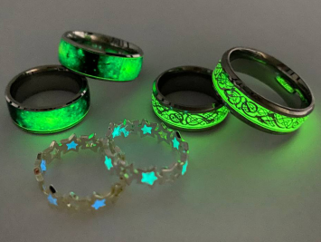 Glowing jewelry