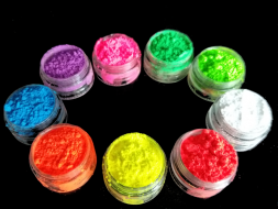 fluorescenční prášek